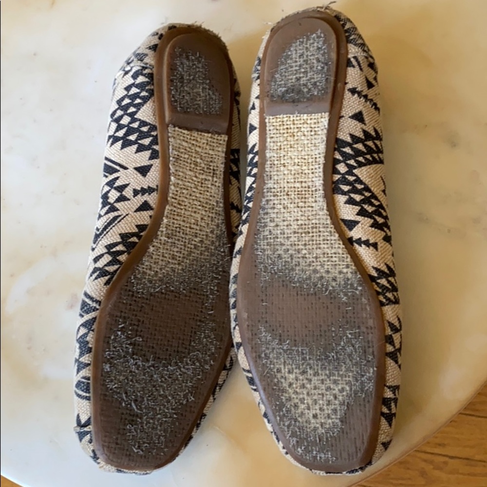 Toms - Picture 2 of 2